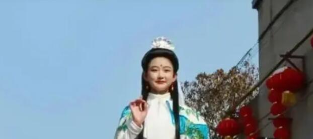 15歲女孩演小觀音笑容超治愈